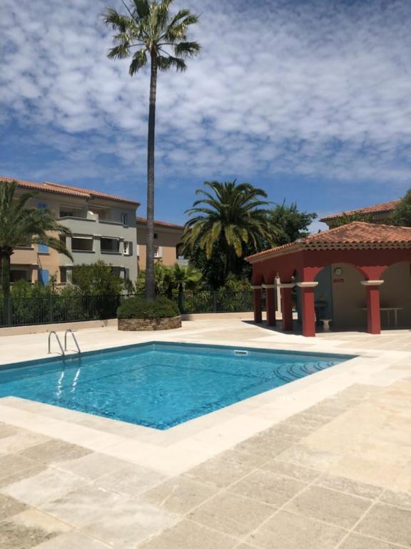 Belle Residence Au Centre De Saint Tropez Avec Piscine Et Garage Exterior photo